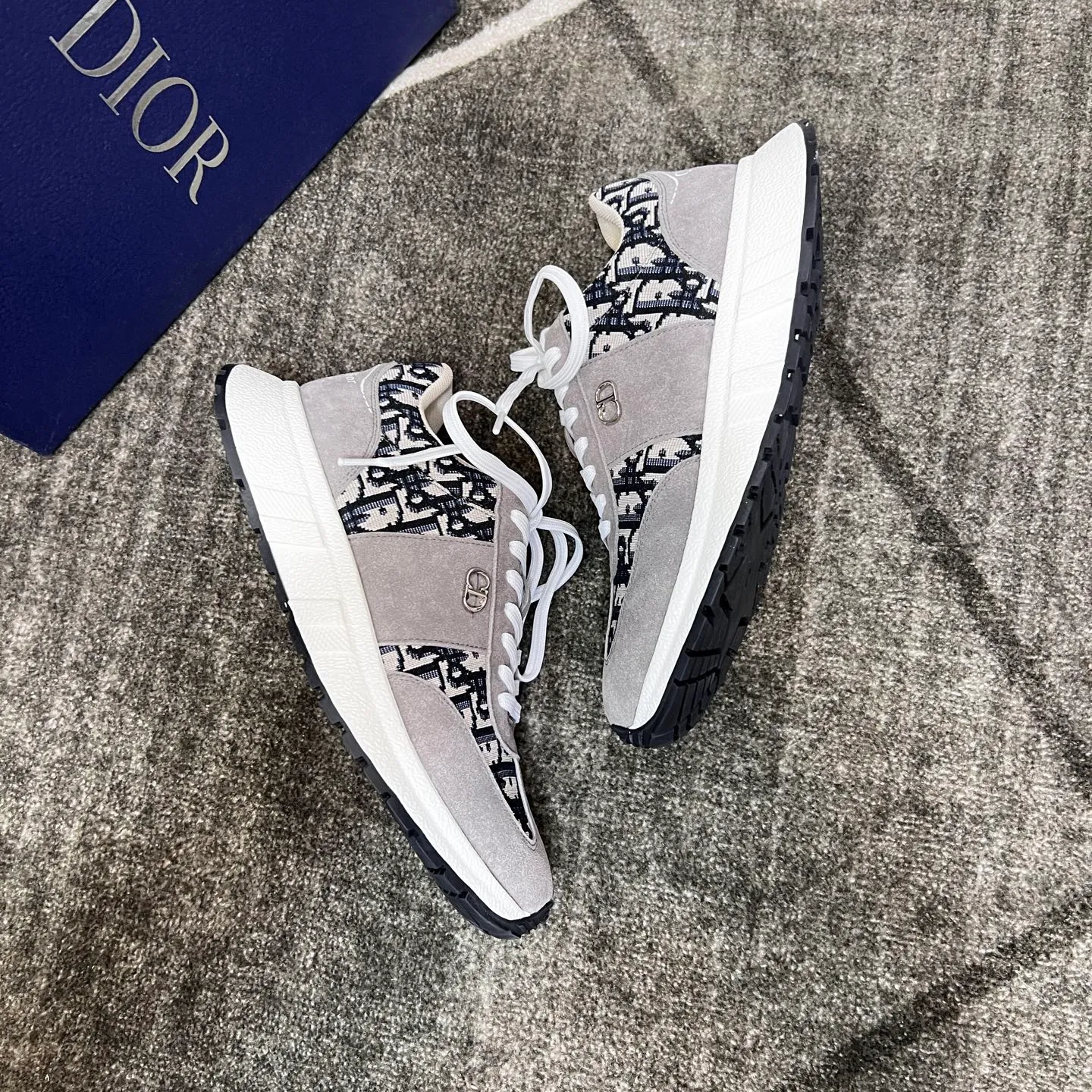 Factory price: 438💰【DIAo·Dior】Original quality.~ Unique modern style sneakers. 🏃A must-have casual shoe for trendy men😍😍 Original brand imported from Italy, imported original leather, sheep lining (refuses to discolor and grind feet) Sole: Original sole provided by the original factory, French lazy style design ⚠️Fit to the feet, original quality, super comfortable original sole. It’s like shooting the real thing 🎬The real thing is better, high-quality sneakers, size: 38-44, custom-made 45